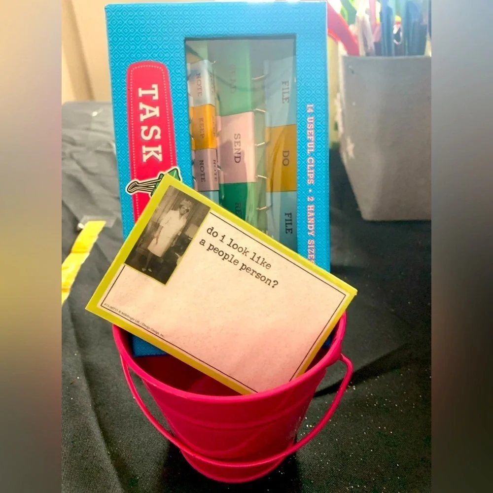 Colorful Task Clips Set with Pink Bucket and note pad, NwT